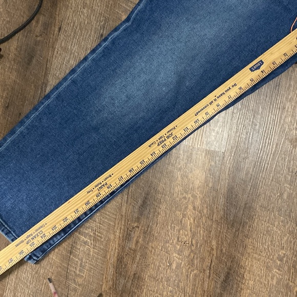 HUSDON NOA YVONNE HIGH RISE STRAIGHT CROP JEAN W/STRETCH AND FADING DETAILS - Picture 15 of 16